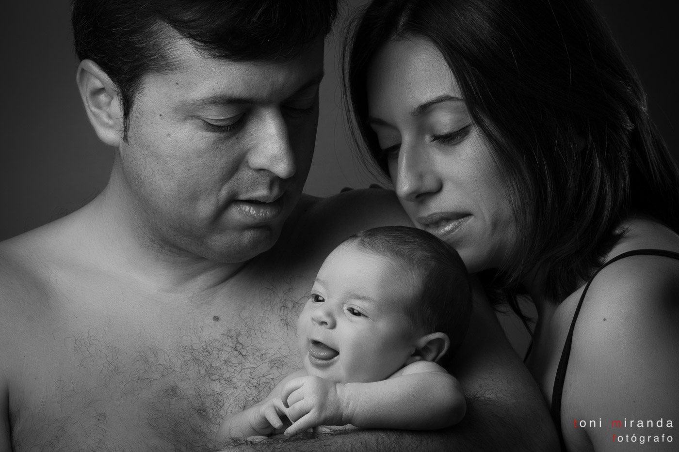 recién nacida en Alcoy con su padres