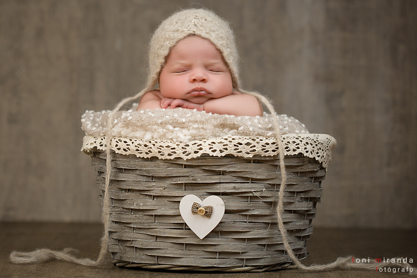 Seguimiento de bebe de ibi en estudio de fotografia de Alcoy