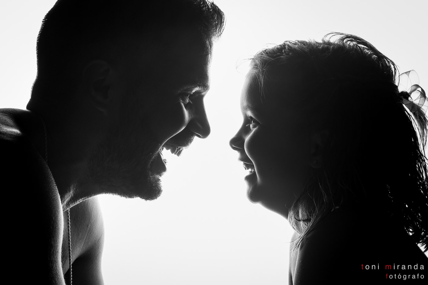 padre e hija alegre