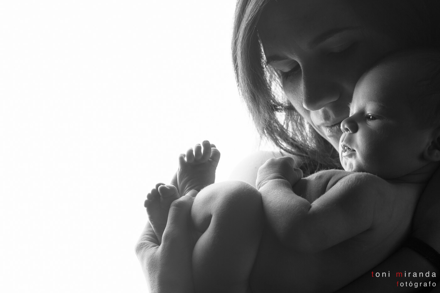 bebe recien nacido con su madre