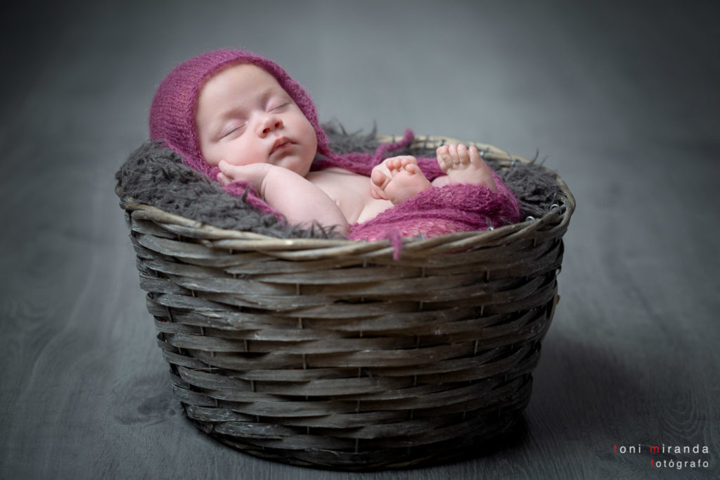 Fotografía de recien nacida durmiendo en Alcoy