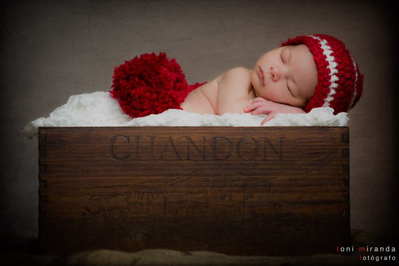 bebe recién nacido en caja