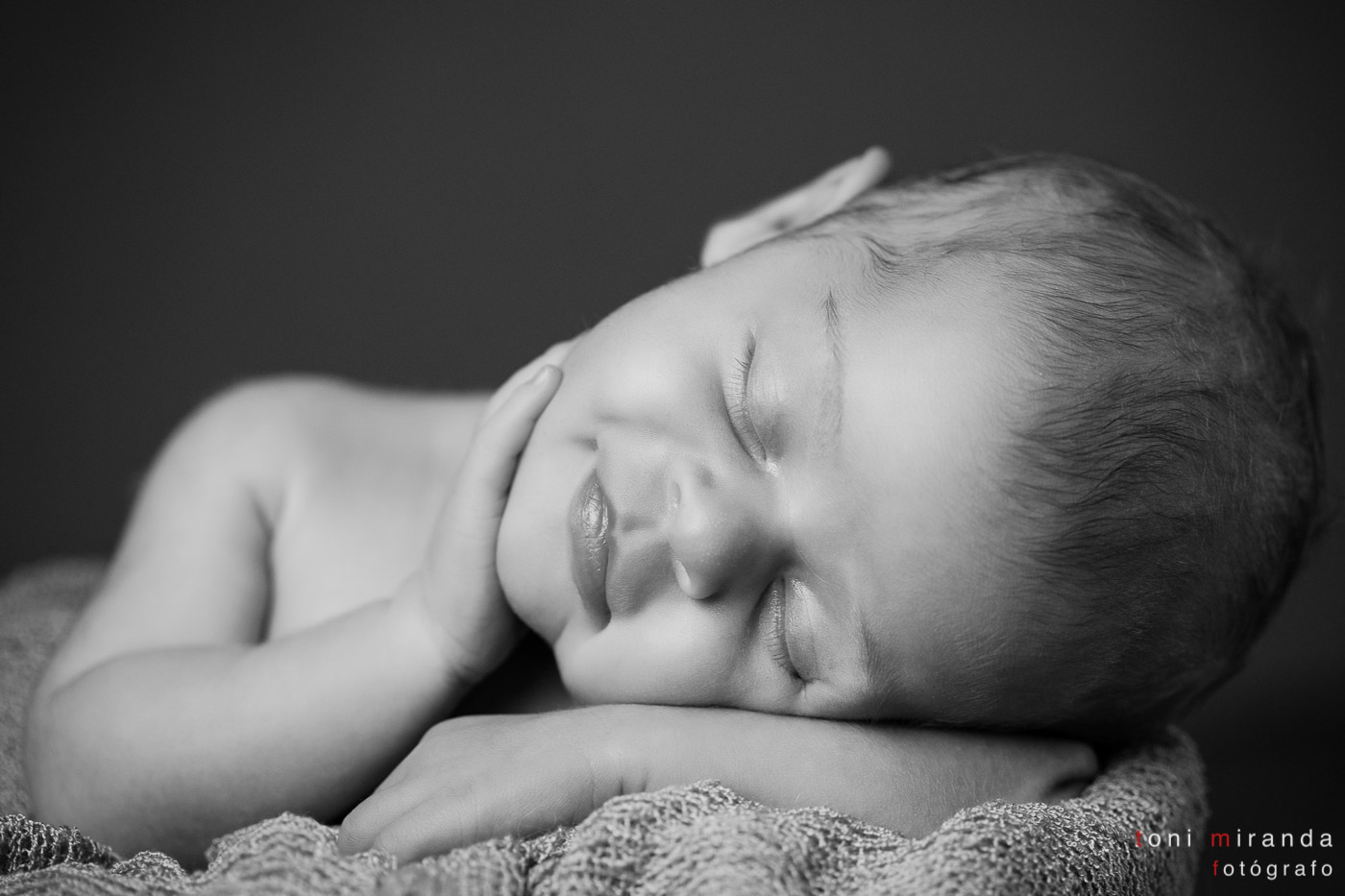 bebe recien nacido sonriendo
