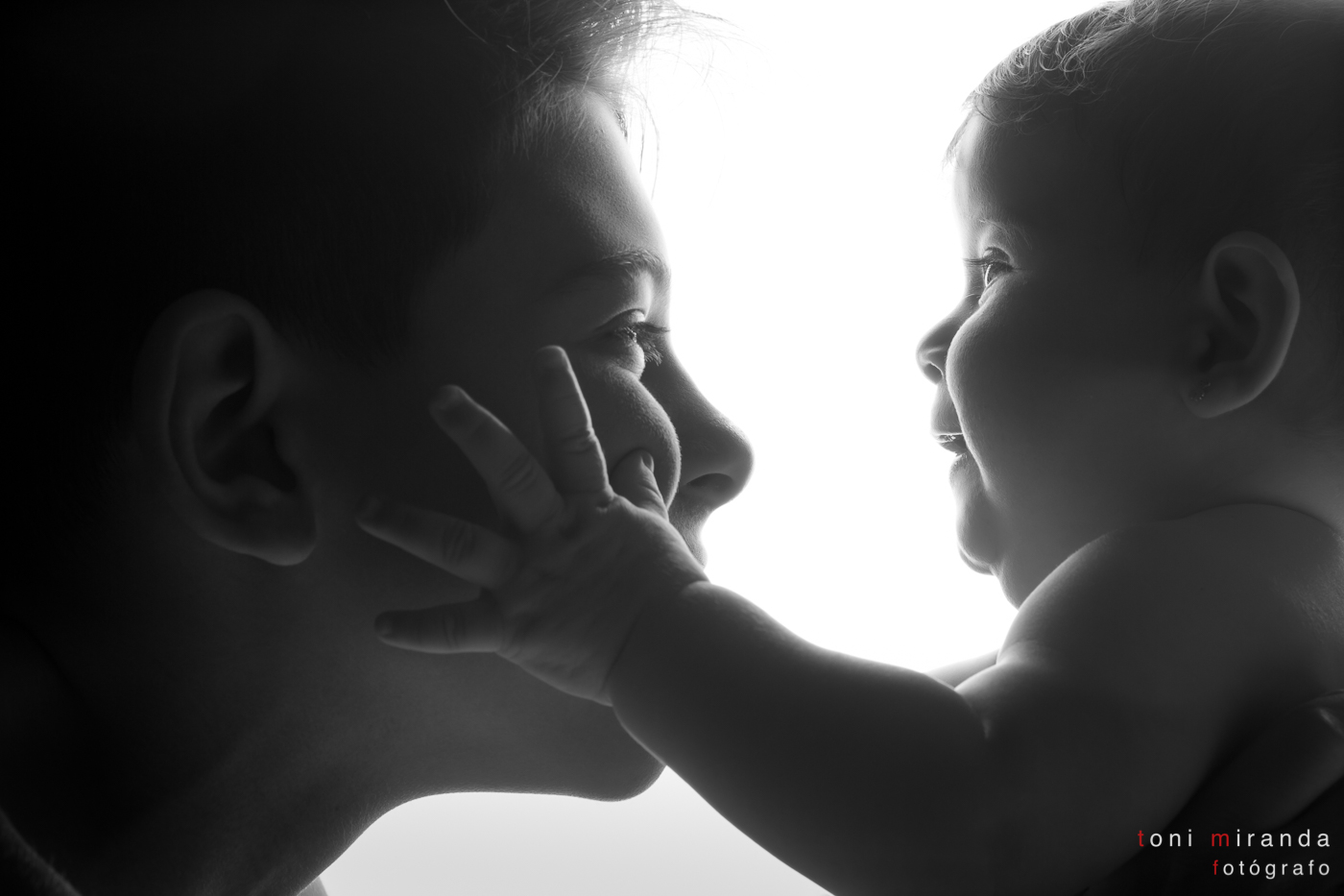 hermanos a contraluz estudio arte infantil